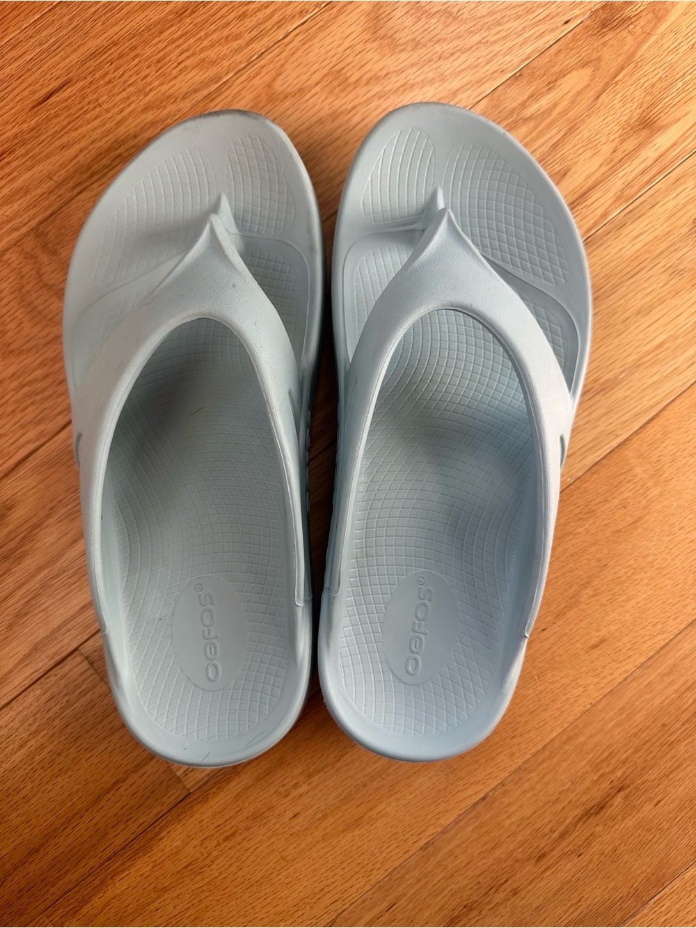OOFOS OOlala Women’s Sandal in Pale Blue size 9